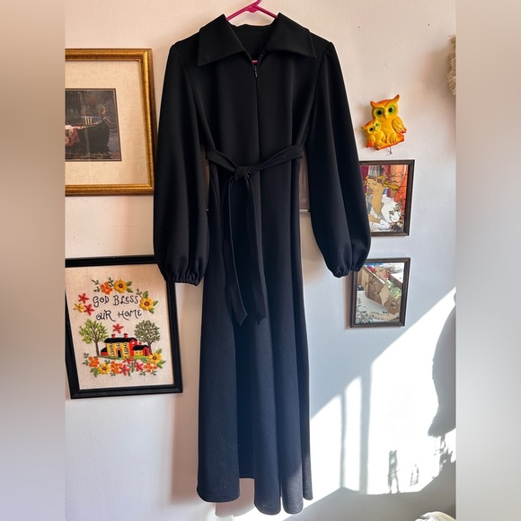 Vintage 1970s Black Knit Wide-Leg Jumpsuit - Bishop Sleeves, Belted Waist - Picture 5 of 8